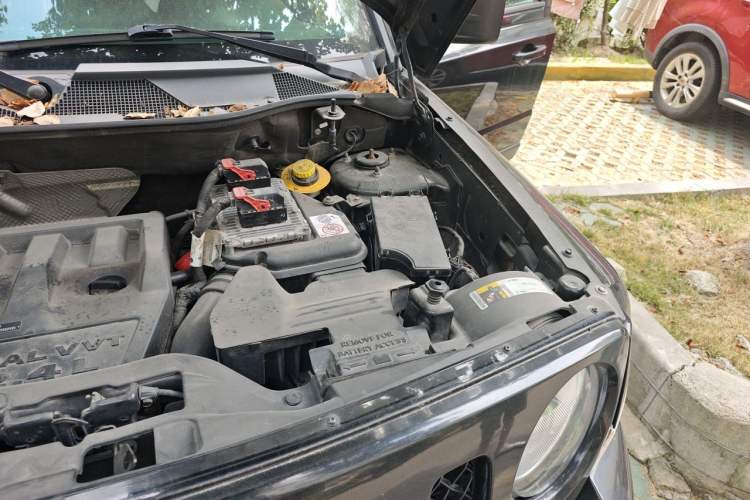 Used Jeep Patriot 2014 2.4L Luxury Navigation Edition Engine Bay Left
