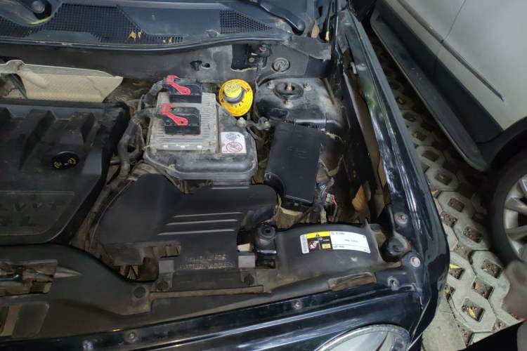 Used Jeep Patriot 2014 2.4L Luxury Navigation Edition Engine Bay Left