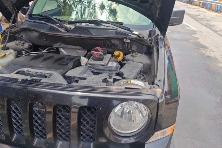 Used Jeep Patriot 2014 2.4L Luxury Navigation Edition Engine Bay Left