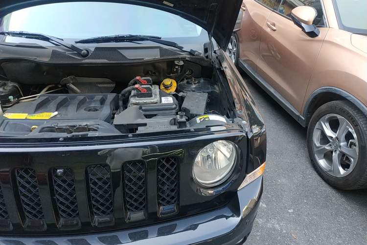 Used Jeep Patriot 2014 2.4L Luxury Navigation Edition Engine Bay Left