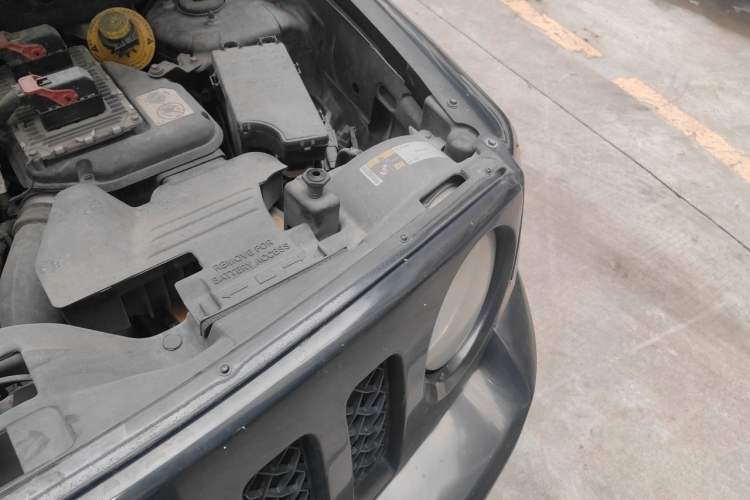 Used Jeep Patriot 2014 2.0L Sport Enhanced Edition Engine Bay Left