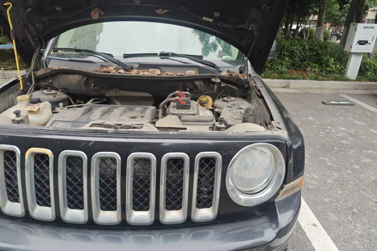 Used Jeep Patriot 2014 2.4L Sport Edition Engine Bay Left