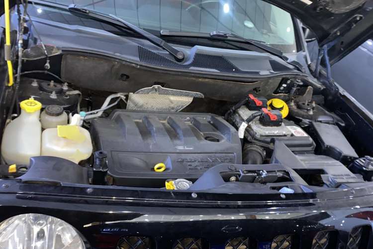 Used Jeep Patriot 2014 2.4L Sport Edition Engine Bay