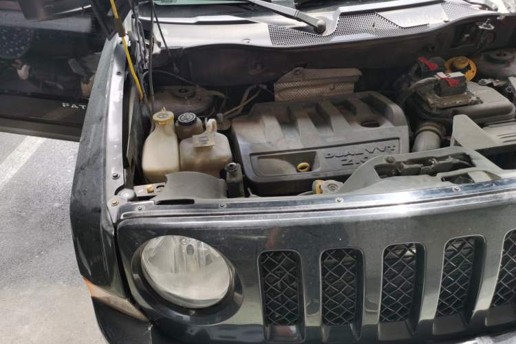 Used Jeep Patriot 2014 2.0L Sport Enhanced Edition Engine Bay Right