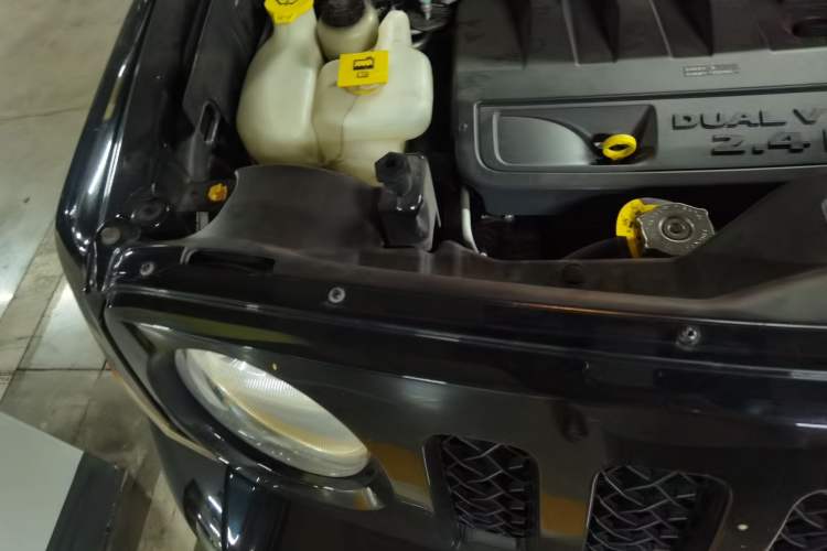 Used Jeep Patriot 2014 2.4L Sport Edition Engine Bay Right
