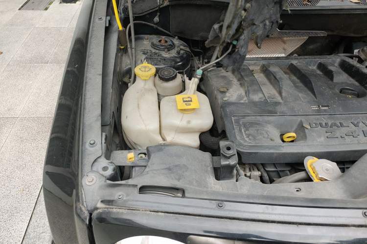 Used Jeep Patriot 2014 2.4L Sport Edition Engine Bay Right