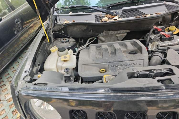 Used Jeep Patriot 2014 2.4L Luxury Navigation Edition Engine Bay Right