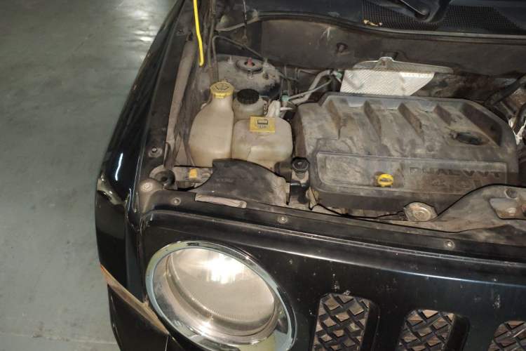 Used Jeep Patriot 2014 2.0L Sport Edition Engine Bay Right