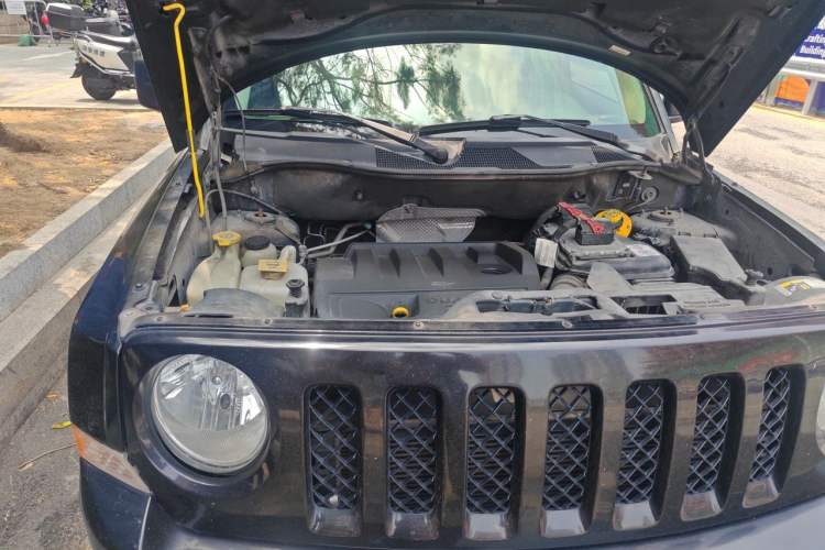 Used Jeep Patriot 2014 2.4L Luxury Navigation Edition Engine Bay Right