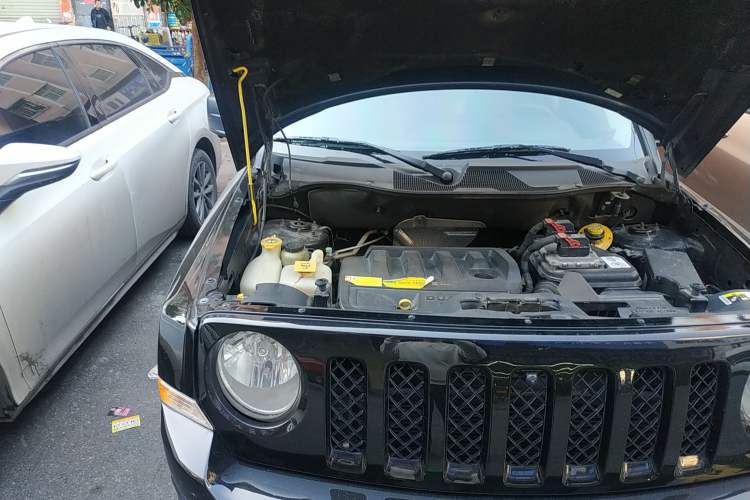 Used Jeep Patriot 2014 2.4L Luxury Navigation Edition Engine Bay Right