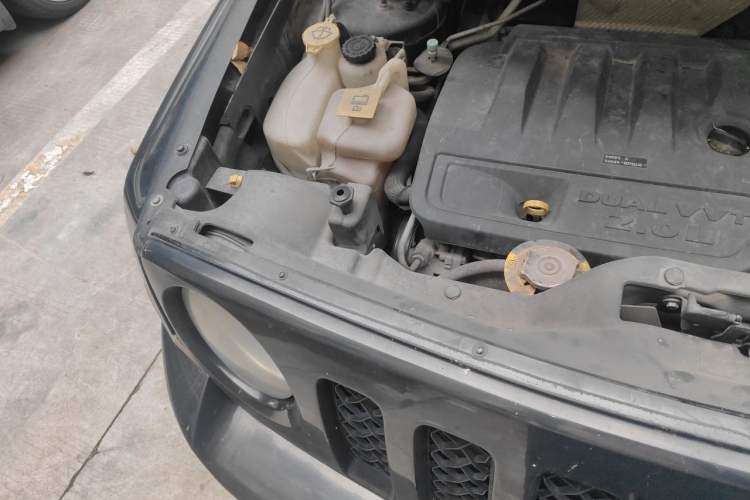 Used Jeep Patriot 2014 2.0L Sport Enhanced Edition Engine Bay Right