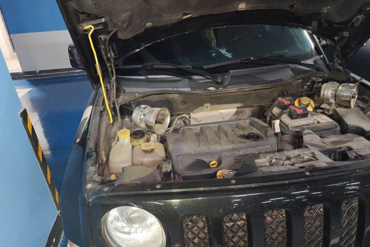 Used Jeep Patriot 2014 2.4L Sport Edition Engine Bay Right