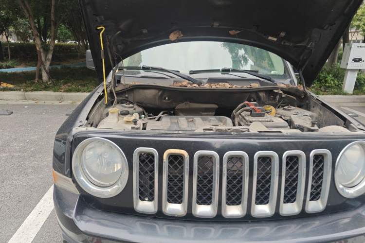 Used Jeep Patriot 2014 2.4L Sport Edition Engine Bay Right
