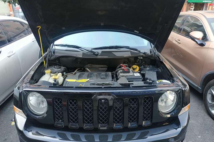 Used Jeep Patriot 2014 2.4L Luxury Navigation Edition Engine Bay