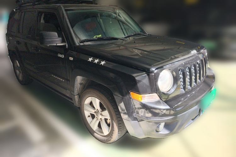 Used Jeep Patriot 2014 2.4L Luxury Navigation Edition Front Right 45 Deg