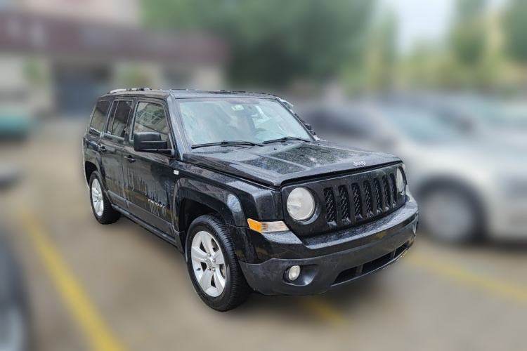 Used Jeep Patriot 2014 2.4L Luxury Navigation Edition Front Right 45 Deg