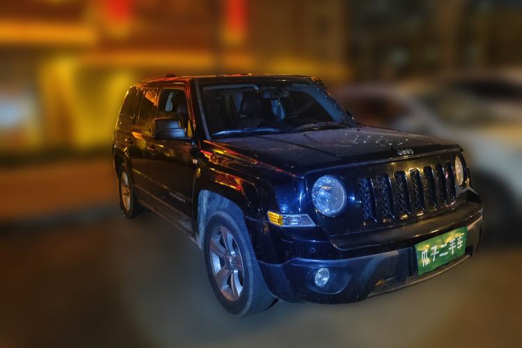 Used Jeep Patriot 2014 2.4L Luxury Navigation Edition Front Right 45 Deg