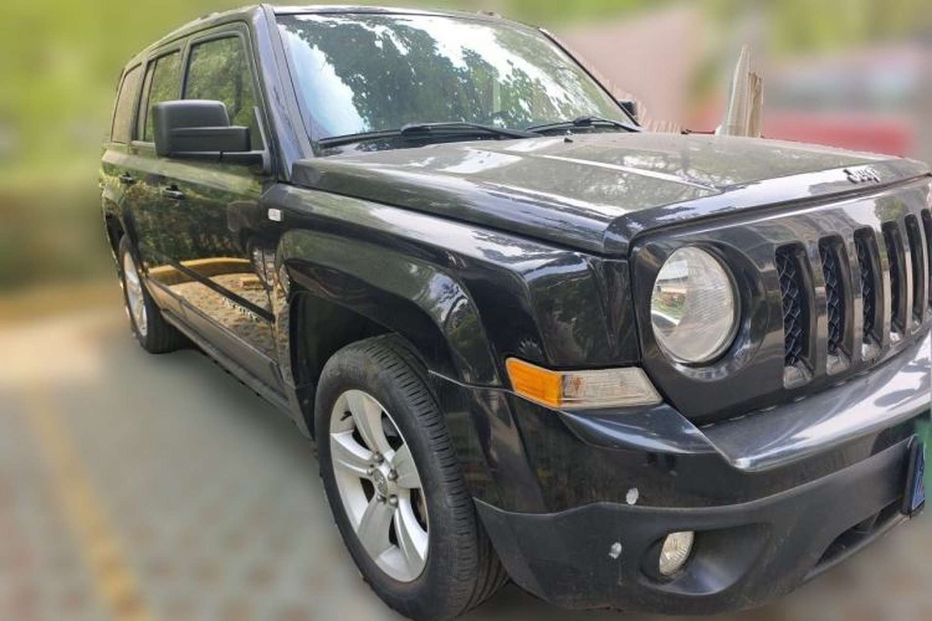 Used Jeep Patriot 2014 2.4L Luxury Navigation Edition Front Right 45 Deg