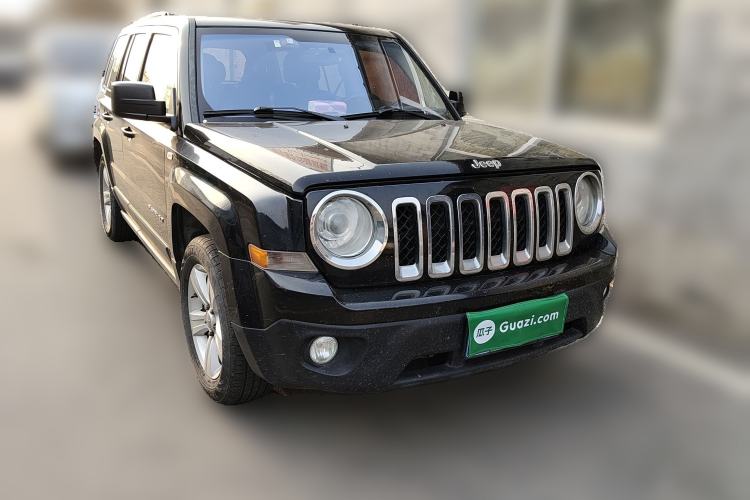 Used Jeep Patriot 2014 2.4L Luxury Navigation Edition Front Right 45 Deg