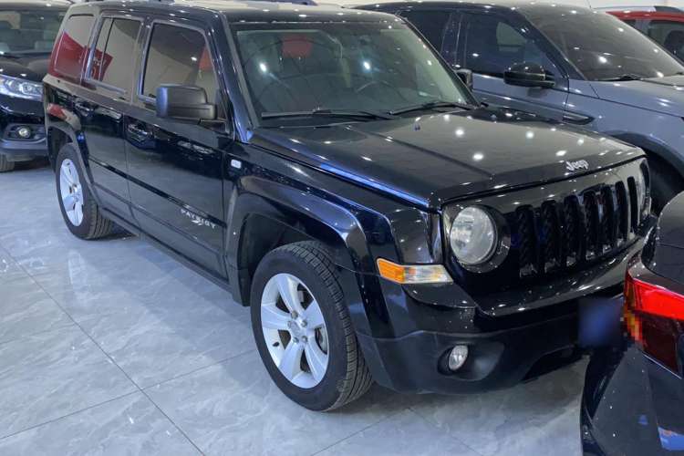 Used Jeep Patriot 2014 2.4L Sport Edition Front Right 45 Deg