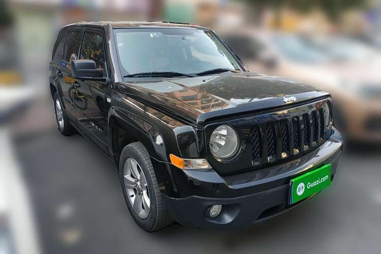 Used Jeep Patriot 2014 2.4L Luxury Navigation Edition Front Right 45 Deg