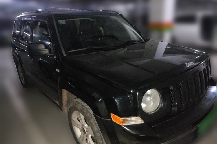 Used Jeep Patriot 2014 2.4L Luxury Navigation Edition Front Right 45 Deg