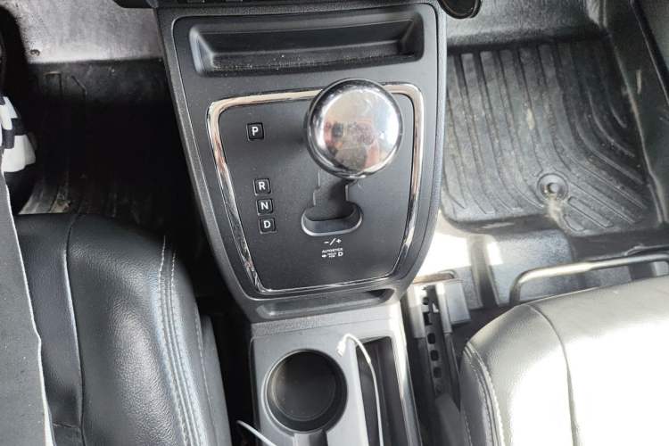 Used Jeep Patriot 2014 2.4L Luxury Navigation Edition Gear Lever