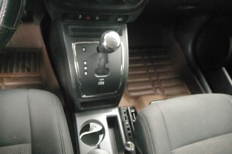 Used Jeep Patriot 2014 2.0L Sport Enhanced Edition Gear Lever