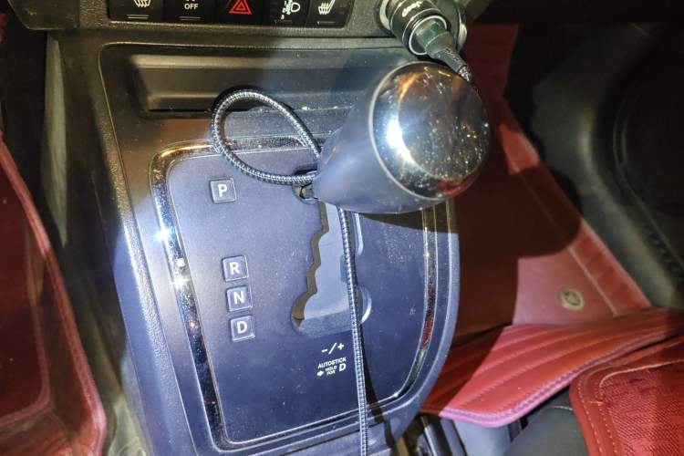 Used Jeep Patriot 2014 2.4L Luxury Navigation Edition Gear Lever
