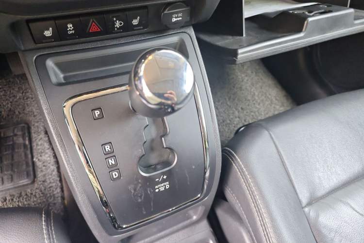 Used Jeep Patriot 2014 2.4L Luxury Navigation Edition Gear Lever