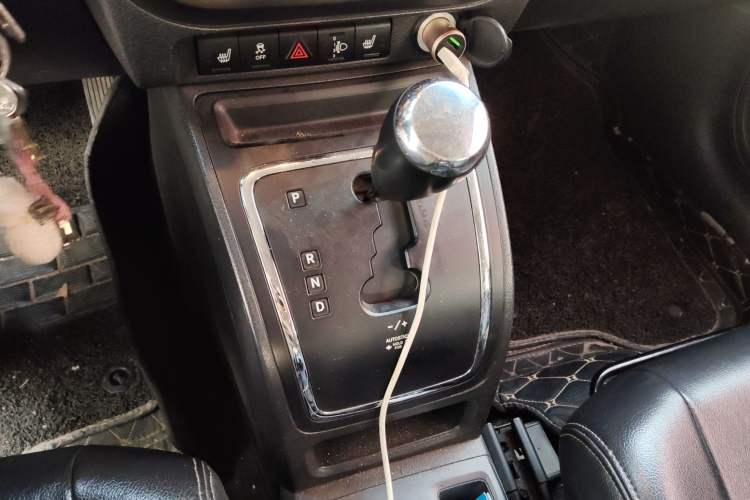 Used Jeep Patriot 2014 2.4L Luxury Navigation Edition Gear Lever