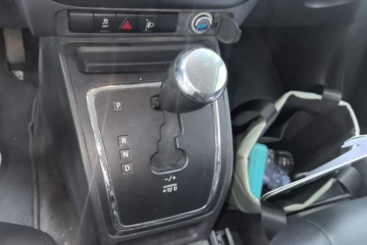 Used Jeep Patriot 2014 2.4L Sport Edition Gear Lever