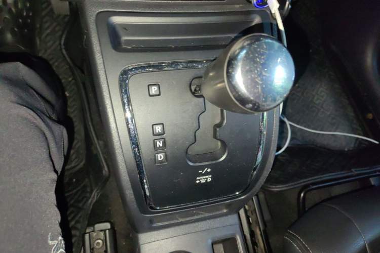 Used Jeep Patriot 2014 2.4L Luxury Navigation Edition Gear Lever