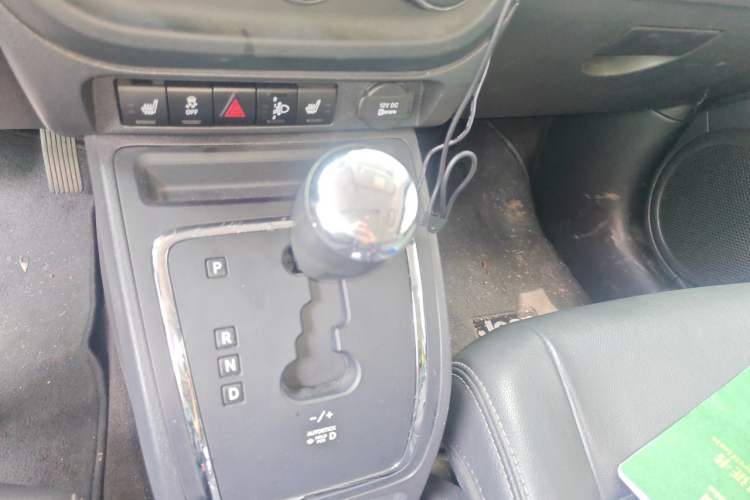 Used Jeep Patriot 2014 2.4L Luxury Navigation Edition Gear Lever