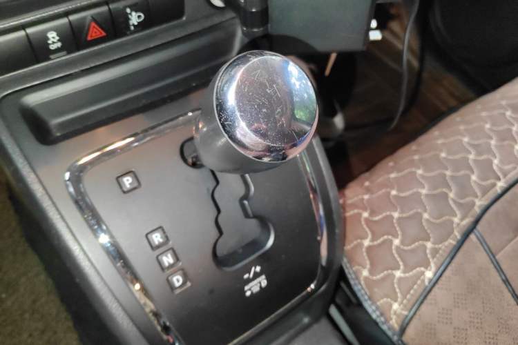 Used Jeep Patriot 2014 2.4L Sport Edition Gear Lever