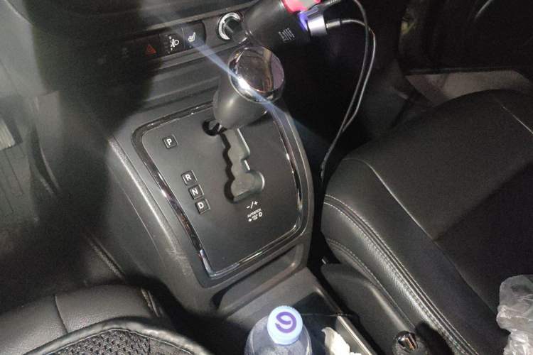Used Jeep Patriot 2014 2.4L Luxury Navigation Edition Gear Lever