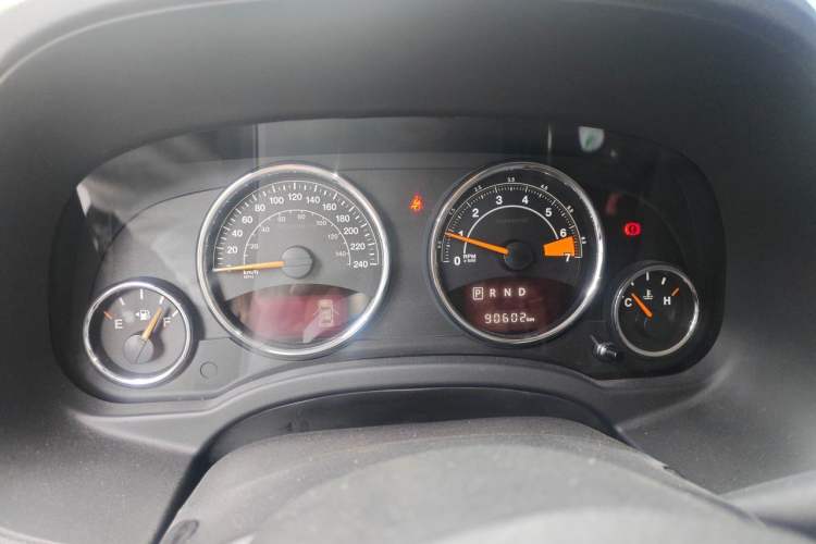 Used Jeep Patriot 2014 2.4L Luxury Navigation Edition Instrument Cluster