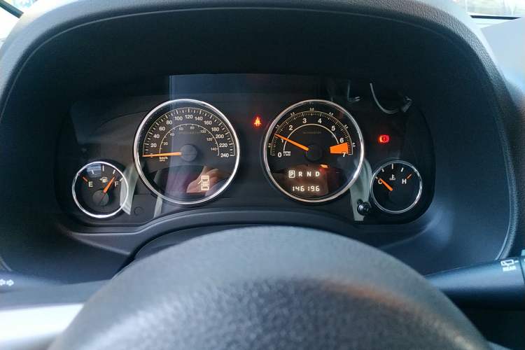 Used Jeep Patriot 2014 2.4L Luxury Navigation Edition Instrument Cluster