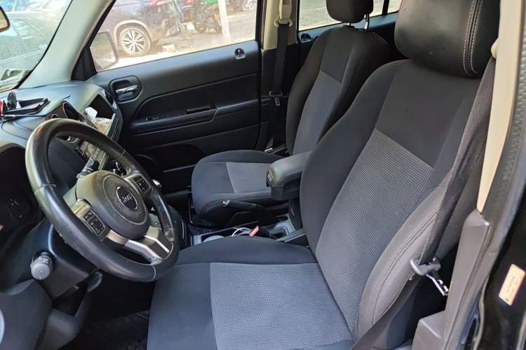 Used Jeep Patriot 2014 2.0L Sport Enhanced Edition Left Front Seat