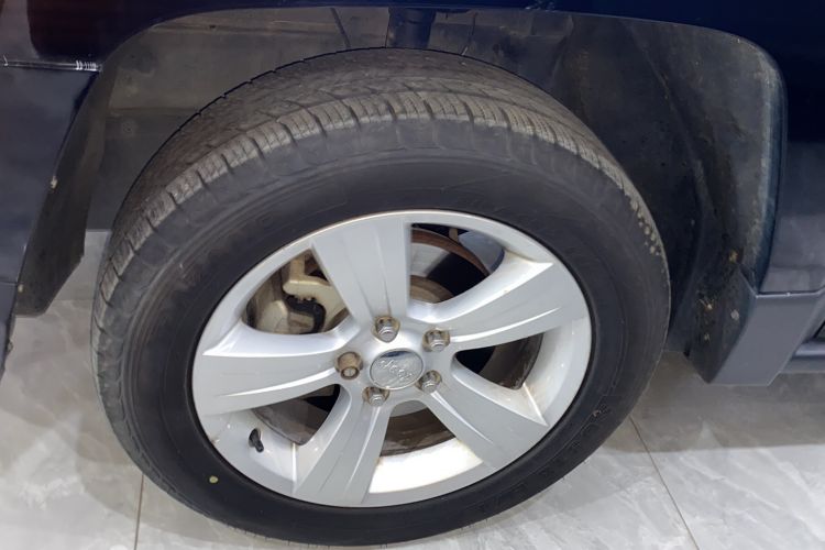 Used Jeep Patriot 2014 2.4L Sport Edition Left Front Wheel Hub