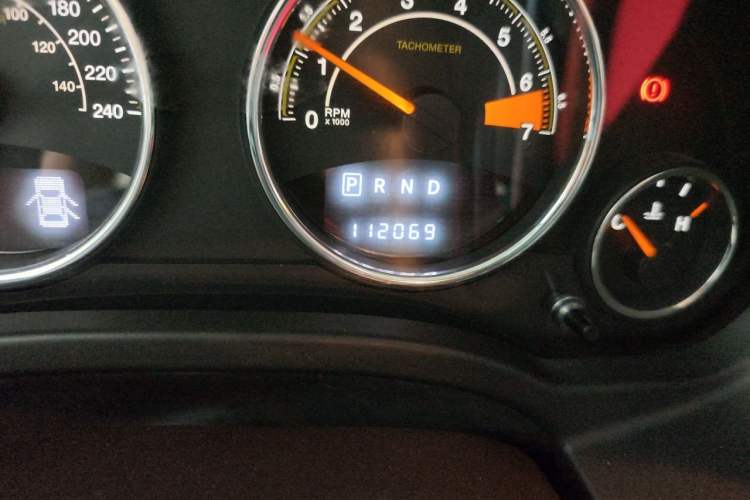 Used Jeep Patriot 2014 2.4L Luxury Navigation Edition Odometer Close Up