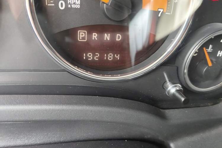 Used Jeep Patriot 2014 2.4L Luxury Navigation Edition Odometer Close Up