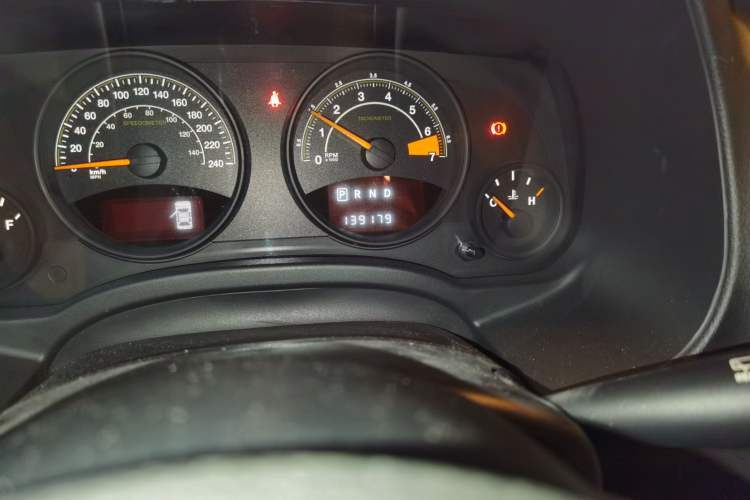 Used Jeep Patriot 2014 2.4L Sport Edition Odometer Close Up