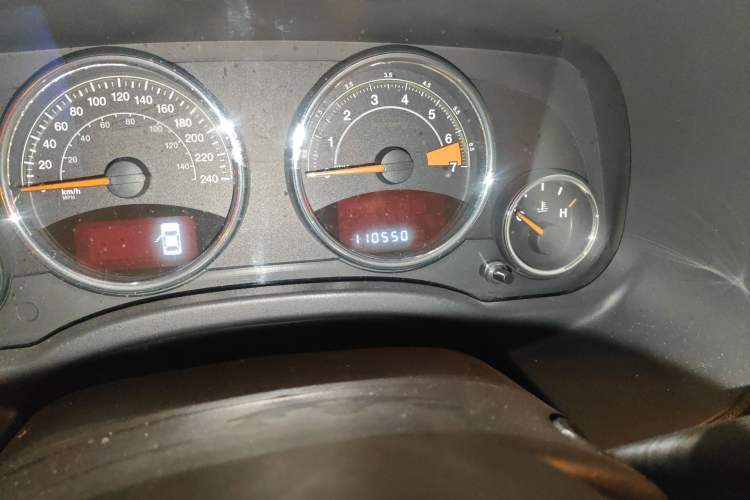 Used Jeep Patriot 2014 2.4L Luxury Navigation Edition Odometer Close Up