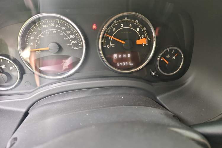 Used Jeep Patriot 2014 2.4L Luxury Navigation Edition Odometer Close Up