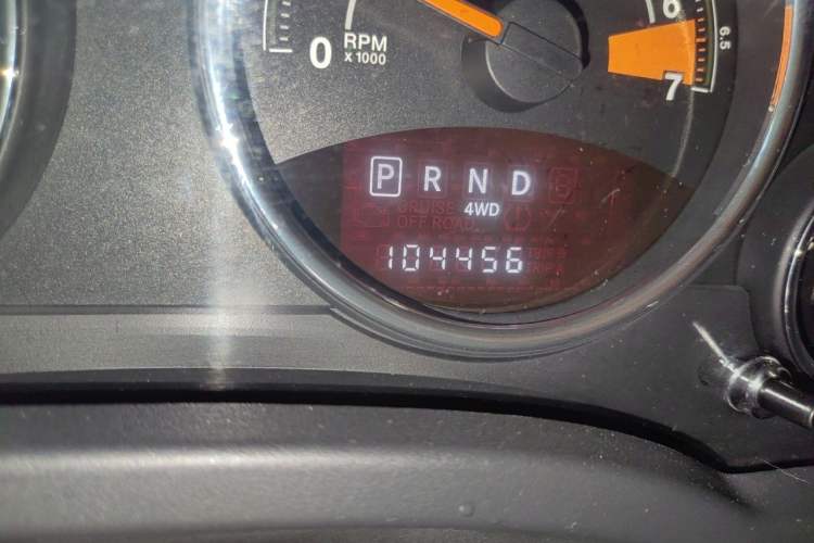 Used Jeep Patriot 2014 2.4L Luxury Navigation Edition Odometer Close Up