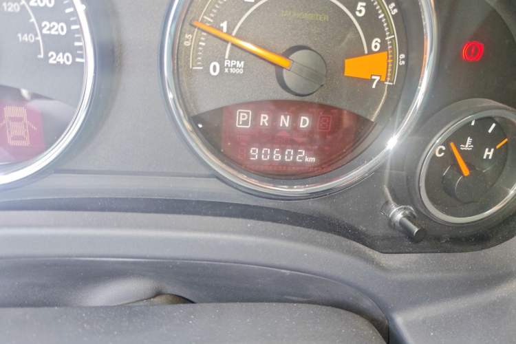 Used Jeep Patriot 2014 2.4L Luxury Navigation Edition Odometer Close Up