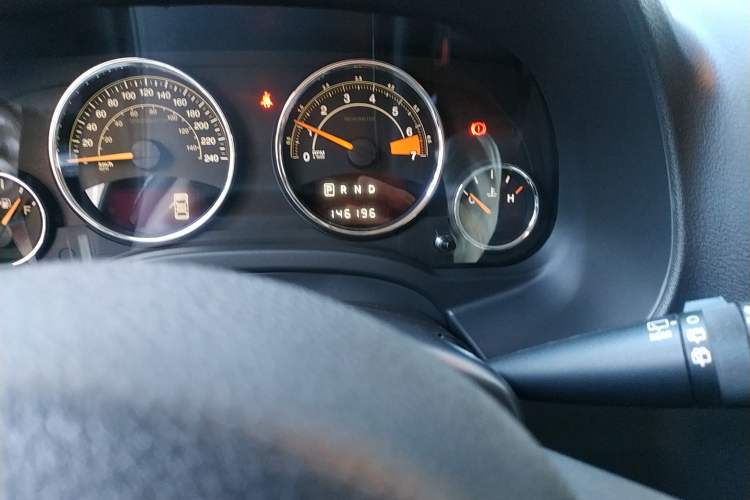 Used Jeep Patriot 2014 2.4L Luxury Navigation Edition Odometer Close Up