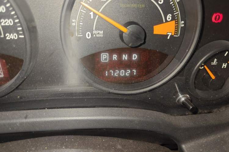 Used Jeep Patriot 2014 2.4L Sport Edition Odometer Close Up