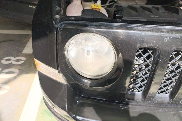 Used Jeep Patriot 2014 2.4L Luxury Navigation Edition Right Front Headlight